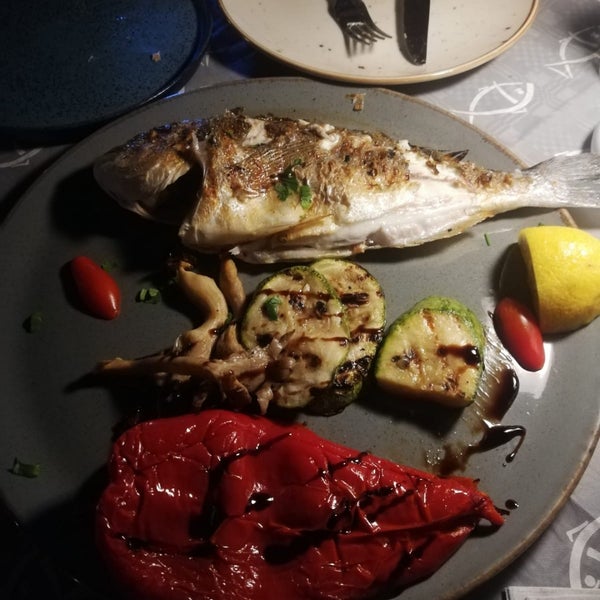 10/3/2023 tarihinde Bayram😎ziyaretçi tarafından Agkyra Fish Restaurant'de çekilen fotoğraf