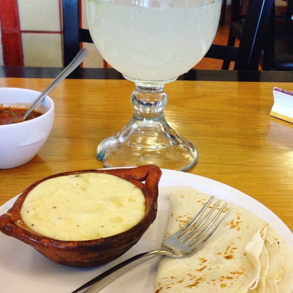 Foto diambil di Taquerias Las Palomas oleh Priss pada 8/24/2017