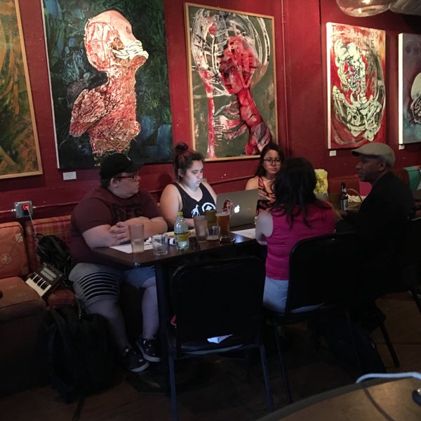 5/10/2018에 Zachary B.님이 Joe, Vinny &amp; Bronson&#39;s Cafe에서 찍은 사진