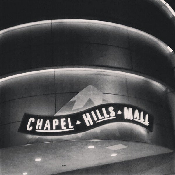 Das Foto wurde bei Chapel Hills Mall von Scott G. am 1/11/2013 aufgenommen