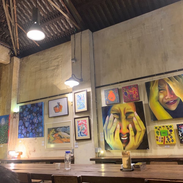 Foto diambil di Gudang Cafe oleh Ethaan pada 6/15/2019