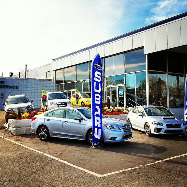 Foto scattata a Subaru of Wakefield da Jonathan il 11/19/2014