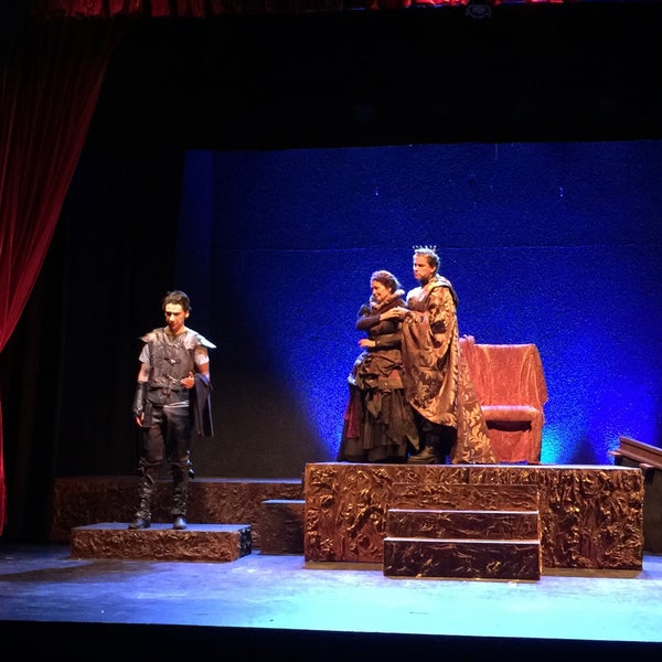 Foto diambil di Teatro Vivian Blumenthal oleh Alex pada 7/1/2015