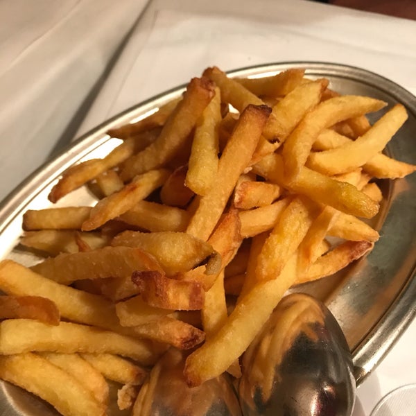 Some fries. Some fries. Картофель жаренный во фритюре. Жареная пища. France national food.