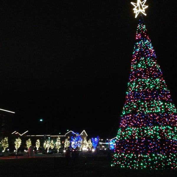 Blue Earth Plaza Downtown Manhattan 3rd & Colorado