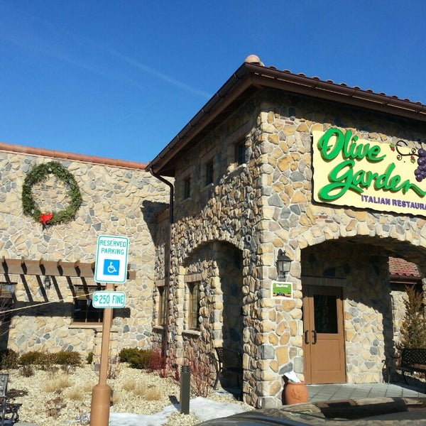 Foto diambil di Olive Garden oleh Javier C. pada 12/27/2013