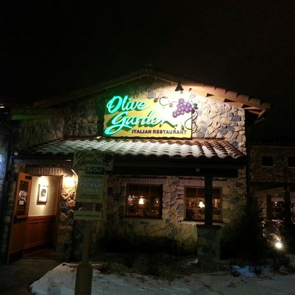 Photo taken at Olive Garden by Javier C. on 1/20/2014