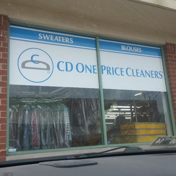 Das Foto wurde bei CD One Price Cleaners von Javier C. am 12/2/2013 aufgenommen