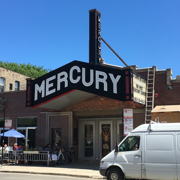 รูปภาพถ่ายที่ Mercury Theater Chicago โดย Bruce C. เมื่อ 6/29/2016