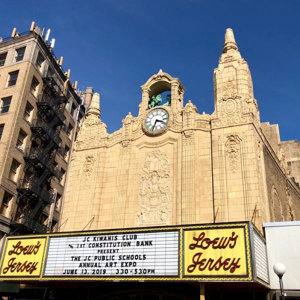 Foto diambil di Landmark Loew&#39;s Jersey Theatre oleh Bruce C. pada 6/27/2019