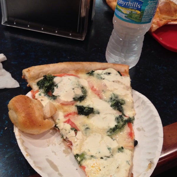 8/28/2013에 Amber Y.님이 Panino&#39;s Pizza &amp; Grill에서 찍은 사진