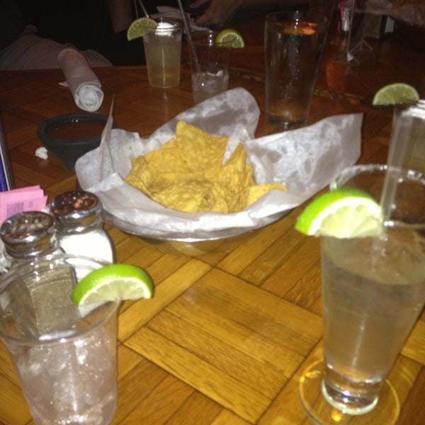 Das Foto wurde bei Desperados Mexican Restaurant von Katrina J. am 5/2/2013 aufgenommen