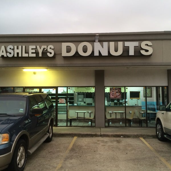 Great breakfast at Ashley's Donuts! Good donuts, kolaches, tacos, croissants, biscuits, muffins, coffees and over all very friendly service by the wonderful staff