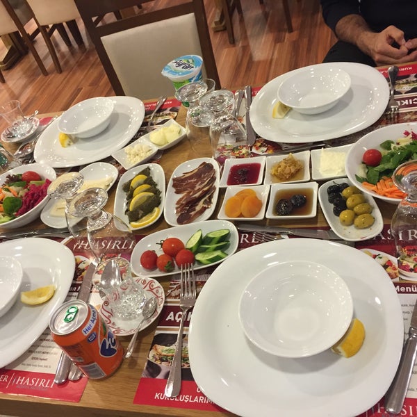 Das Foto wurde bei Hasırlı Osmanlı Mutfağı von Ferhat Yüce 📿⚫️⚪️✔️🇹🇷 am 6/7/2016 aufgenommen