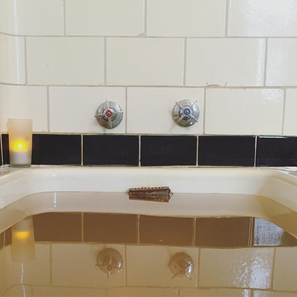10/16/2015にMichelleがRoosevelt Baths &amp; Spaで撮った写真
