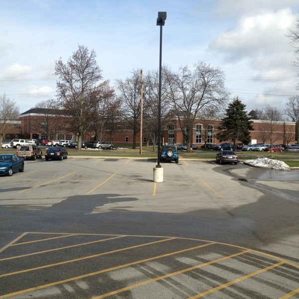 รูปภาพถ่ายที่ Franklin College โดย Paul เมื่อ 1/12/2013