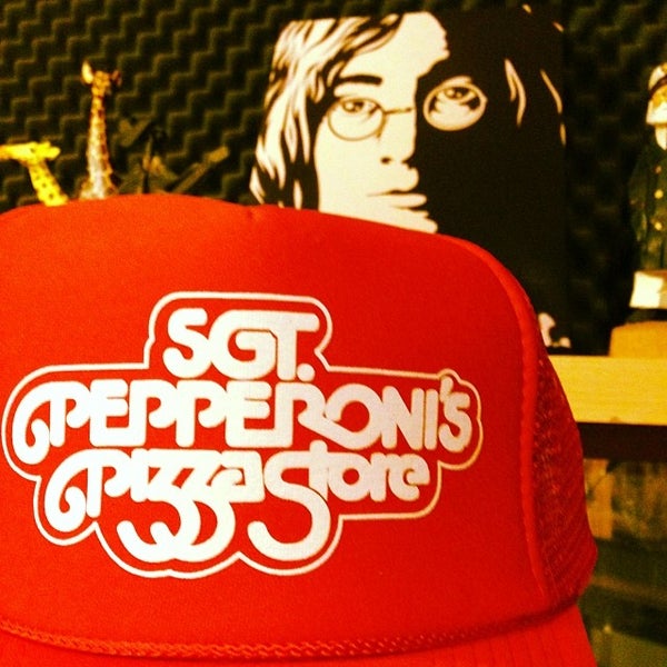 Снимок сделан в Sgt. Pepperoni&#39;s Pizza Store пользователем Lewis R. 1/20/2014