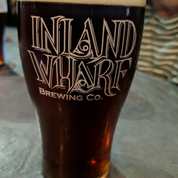 รูปภาพถ่ายที่ Inland Wharf Brewing โดย Chris B. เมื่อ 2/1/2019