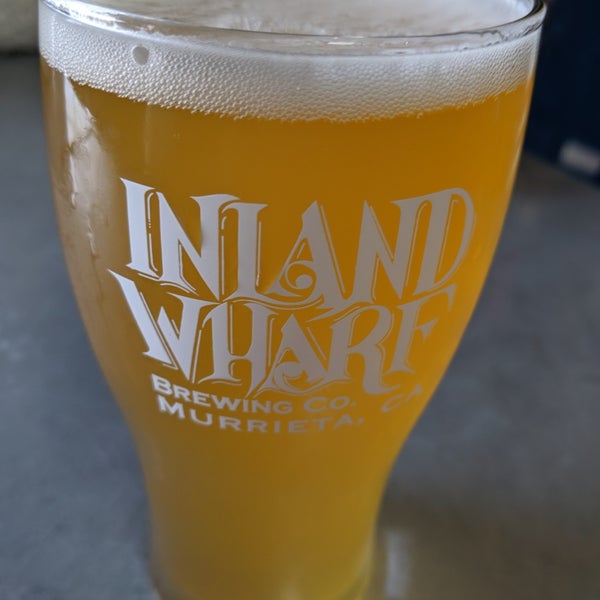 รูปภาพถ่ายที่ Inland Wharf Brewing โดย Chris B. เมื่อ 5/23/2019