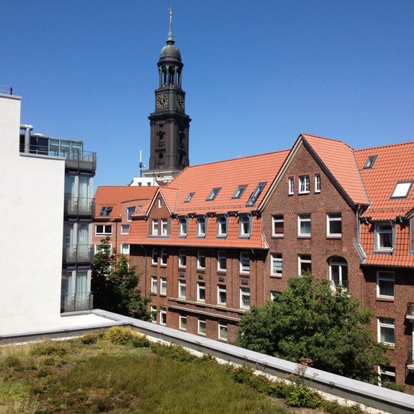 รูปภาพถ่ายที่ THE MADISON Hotel Hamburg โดย Linsey เมื่อ 7/23/2013