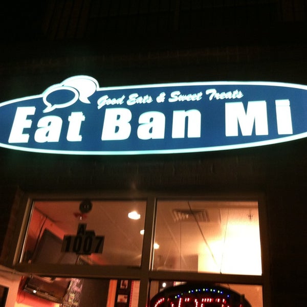 รูปภาพถ่ายที่ Eat Ban Mi โดย Chris A. เมื่อ 2/3/2013