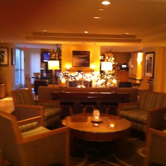 Photo taken at Hotel Amarano Burbank-Hollywood by Calvin P. on 12/1/2012