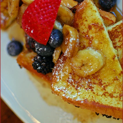 Spoonful’s lightened versions of traditional soul food include bourbon French toast with bananas and braised pork belly, panko-crusted soft-boiled egg, and cornmeal pancake with vanilla gastrique—Yum!