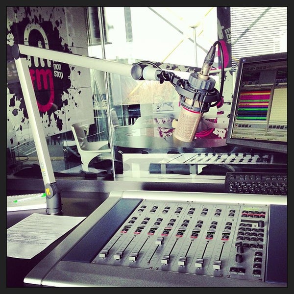 รูปภาพถ่ายที่ HIT FM - Música Non Stop โดย Tommy เมื่อ 2/13/2013
