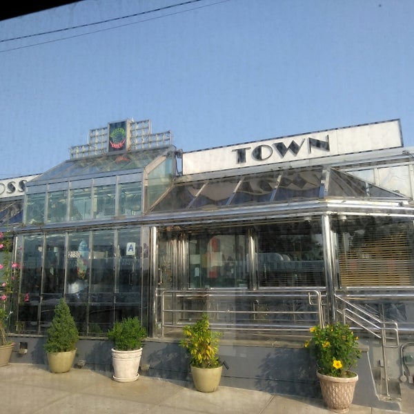 Das Foto wurde bei Crosstown Diner von Curtis R. am 8/21/2017 aufgenommen