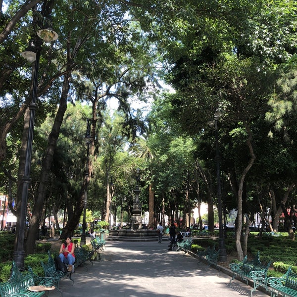 4/18/2018 tarihinde Erik G.ziyaretçi tarafından Jardín Centenario'de çekilen fotoğraf