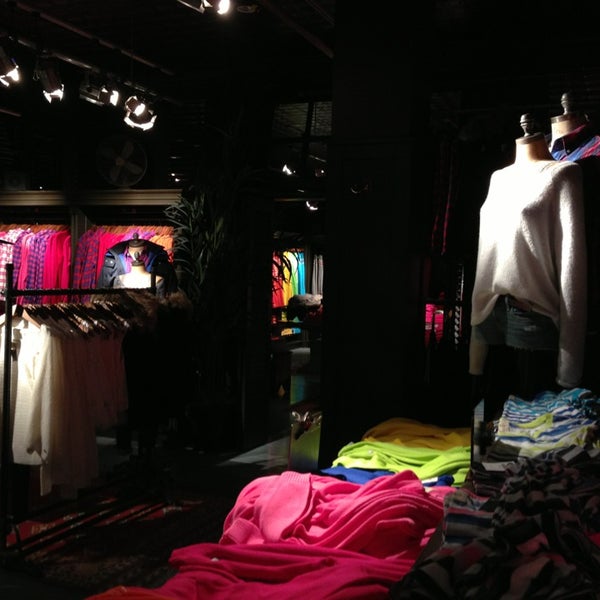 hollister garden state mall