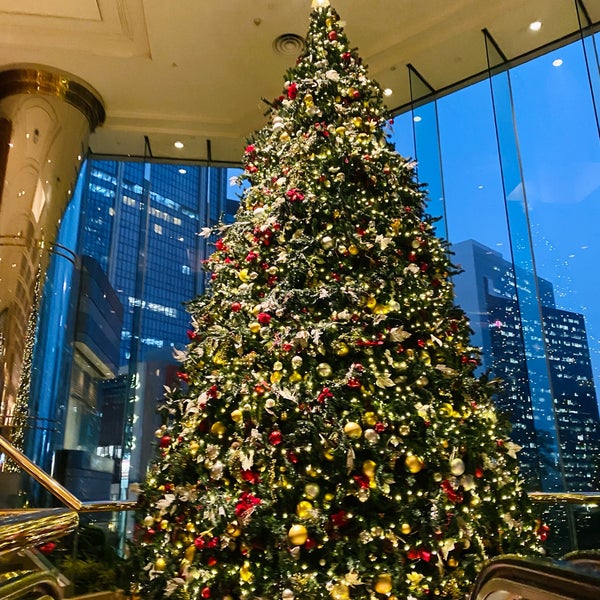 Das Foto wurde bei JW Marriott Hotel Hong Kong von DolceCyn 💖🍰😋 am 12/31/2021 aufgenommen