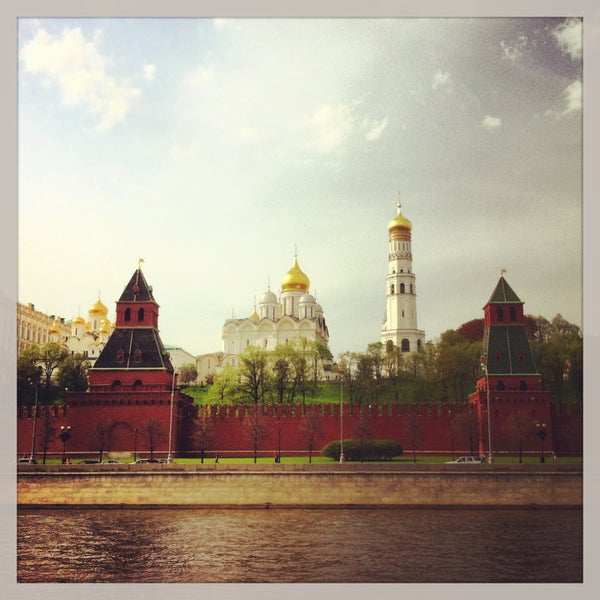 Красный кремль слушать. Мороженое красный Кремль. Красный Кремль песни почерк.
