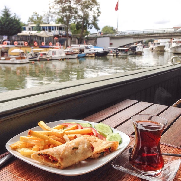 Foto scattata a Göksu Hüseyin Bey Cafe &amp; Otel da Ebru E. il 10/25/2015