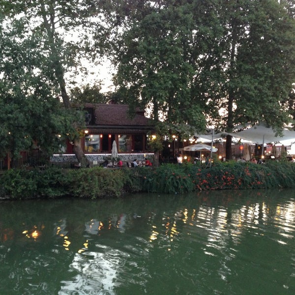 7/13/2013 tarihinde Ebru E.ziyaretçi tarafından Karaca Cafe &amp; Restaurant'de çekilen fotoğraf