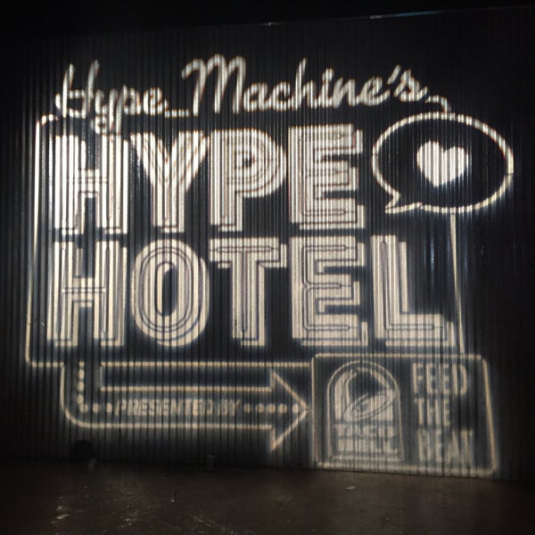 3/18/2015 tarihinde Chris V.ziyaretçi tarafından Hype Hotel'de çekilen fotoğraf
