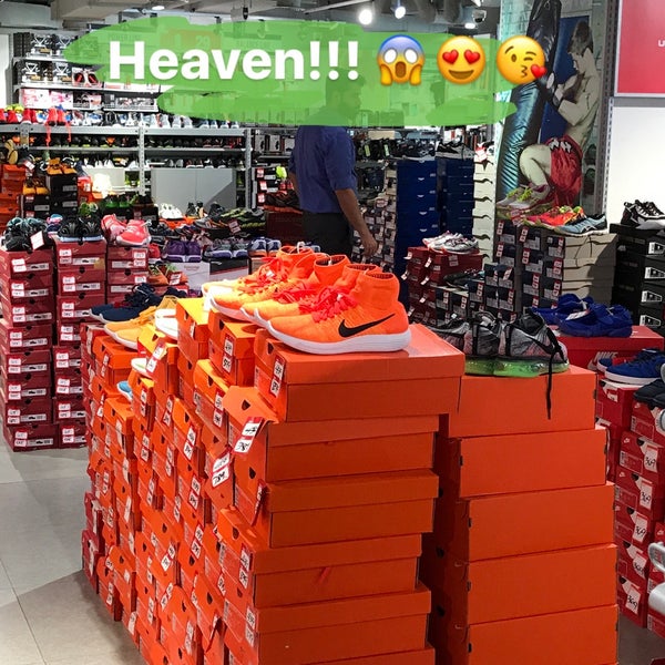 Nike factory outlet bur dubai hotsell