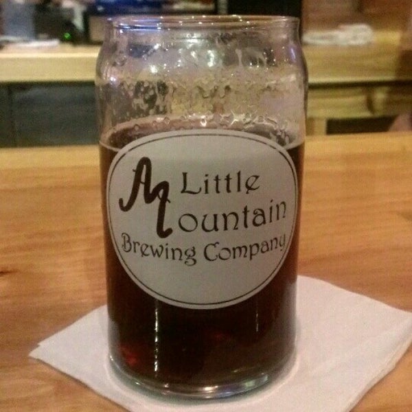 Foto tirada no(a) Little Mountain Brewing Company por Dale S. em 12/29/2013