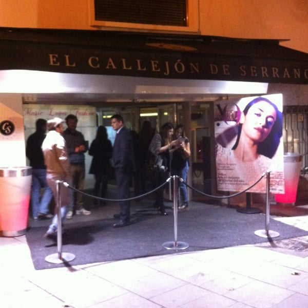 รูปภาพถ่ายที่ El Callejón de Serrano โดย Carlos Arnelas เมื่อ 3/6/2013