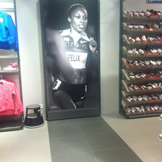 Nike Factory Store - Magasin de sport