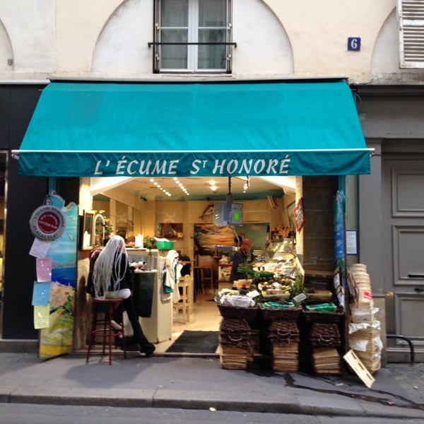 Photo taken at L&#39;Écume Saint-Honoré by Mike D. on 10/9/2014