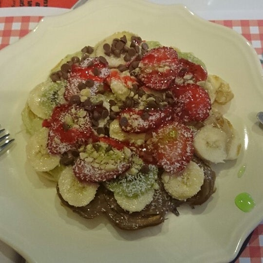 Photo taken at Little Waffle House / Waffleinlove by Sevde Ş. on 3/22/2014