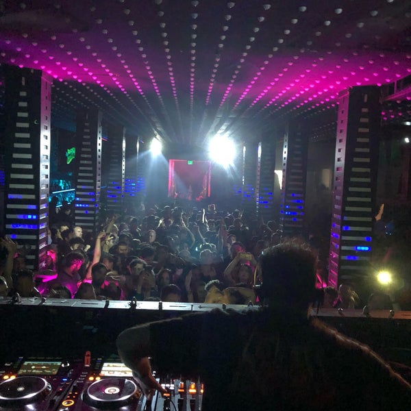 Foto scattata a Temple Nightclub da Niku il 6/3/2018
