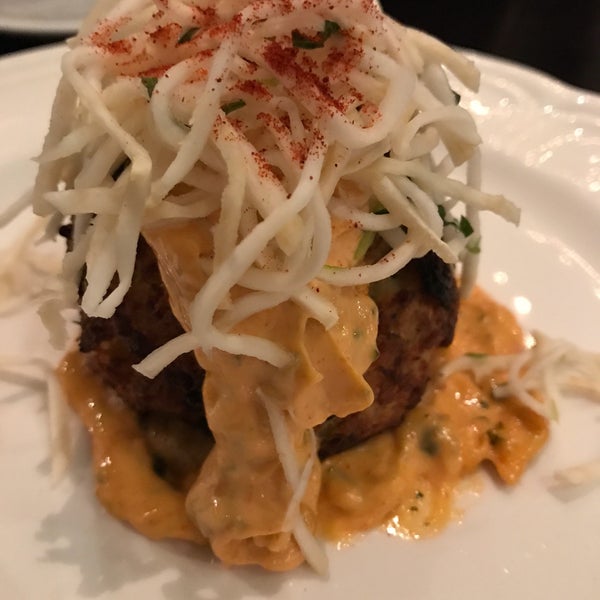 Foto diambil di Seven Steakhouse Sushi Ultralounge &amp;  Skybar oleh Niku pada 1/26/2018