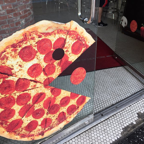 12/9/2016 tarihinde Nikuziyaretçi tarafından Joe&#39;s Pizza - Hollywood Blvd'de çekilen fotoğraf