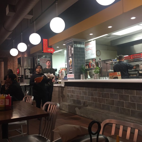 Foto tirada no(a) Burger Parlor por Niku em 2/19/2016