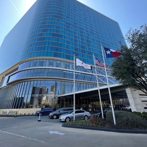 Foto diambil di Omni Dallas Hotel oleh Niku pada 4/1/2022
