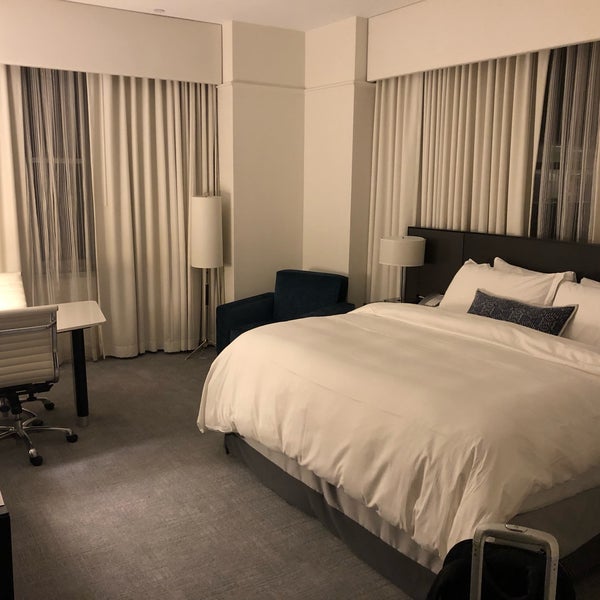 Photo taken at Loews Philadelphia Hotel by Niku on 5/11/2019