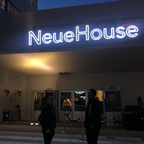 Photo taken at NeueHouse Hollywood by Niku on 3/14/2019