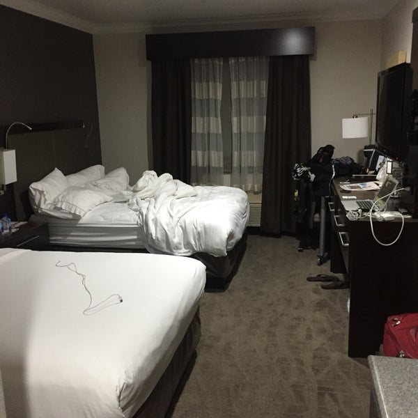 Photo taken at Holiday Inn Express &amp; Suites by Niku on 10/29/2016